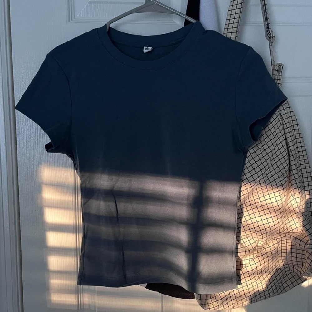 UNIQLO gray/ blue tee!